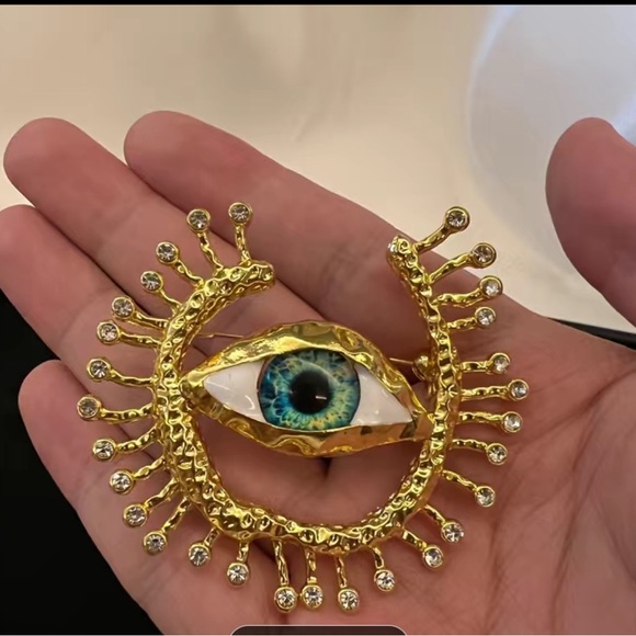 Big Blue Eye Round Big Blue Eye Round Brooch! So unique! - Picture 5 of 6